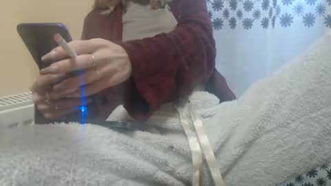 Snapshot of analove200 chatting on 02-21-25, 05:56 analove200 online show from 02-21-25, 05:56