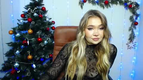 anastacyyellig online show from 12-13-24, 08:37