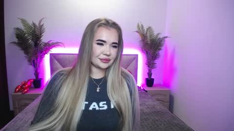 anastacyyellig online show from 10-09-25, 01:25