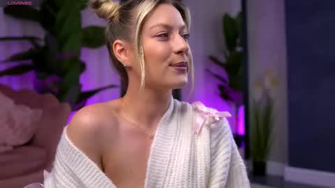 Snapshot of anastasiamills chatting on 11-15-25, 08:49 AnastasiaMills online show from 11-15-25, 08:49