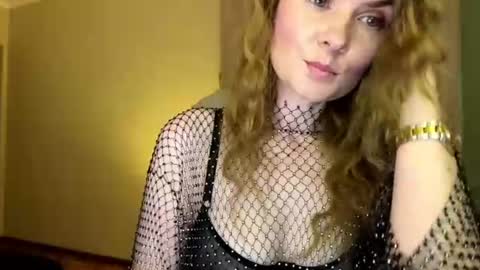 Snapshot of anavelle chatting on 06-20-26, 10:45 Ana online show from 06-20-26, 10:45