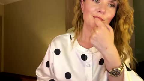 Snapshot of anavelle chatting on 07-03-26, 10:16 Ana online show from 07-03-26, 10:16