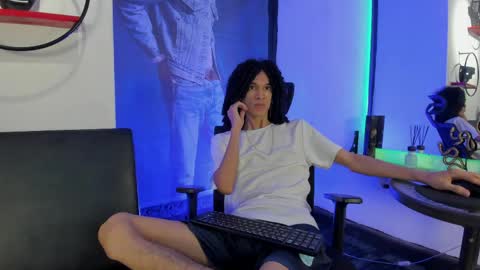 anddy_hugecock online show from 05-17-26, 01:29