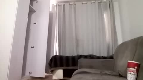 Snapshot of andemax chatting on 12-14-24, 09:40 And 16.8 online show from 12-14-24, 09:40