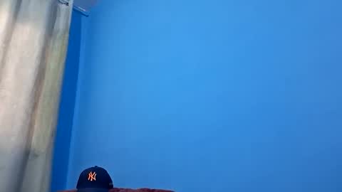 Snapshot of andemax chatting on 11-27-25, 10:28 And 16.8 online show from 11-27-25, 10:28