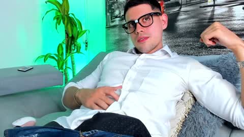 Snapshot of ander_perez chatting on 01-21-25, 04:37 ANDER online show from 01-21-25, 04:37