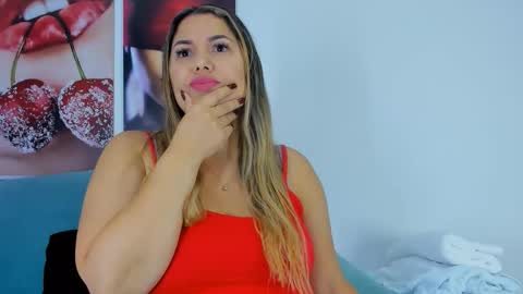 Snapshot of andhrea_vale chatting on 11-07-25, 11:43 Andrea online show from 11-07-25, 11:43