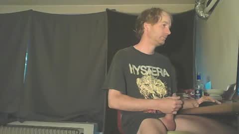Snapshot of andi1010 chatting on 05-10-26, 04:06 andi101 online show from 05-10-26, 04:06