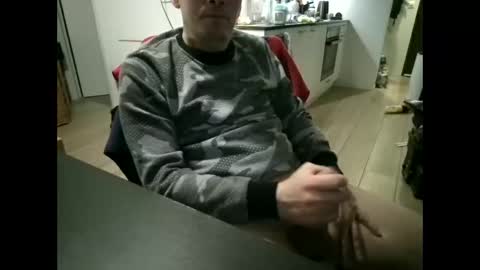 Snapshot of andre7760 chatting on 10-10-25, 08:08 my skyp       ericson1976 online show from 10-10-25, 08:08