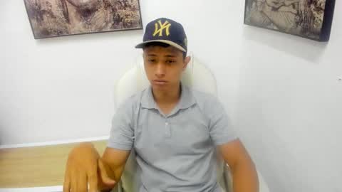 Snapshot of andre_blow chatting on 09-09-25, 11:10 Andre Blow online show from 09-09-25, 11:10