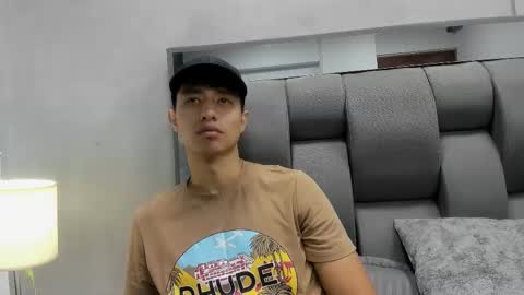 Snapshot of andre_blow chatting on 10-10-25, 12:04 Andre Blow online show from 10-10-25, 12:04