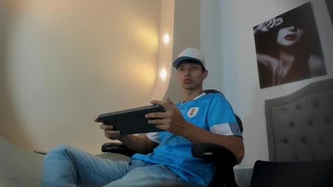 Snapshot of andre_blow chatting on 10-27-25, 03:05 Andre Blow online show from 10-27-25, 03:05