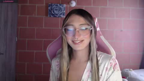 Andrea  online show from 10-10-25, 01:43