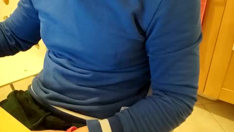 Snapshot of andrea_feetlover chatting on 11-27-25, 08:11 andrea_feetlover online show from 11-27-25, 08:11