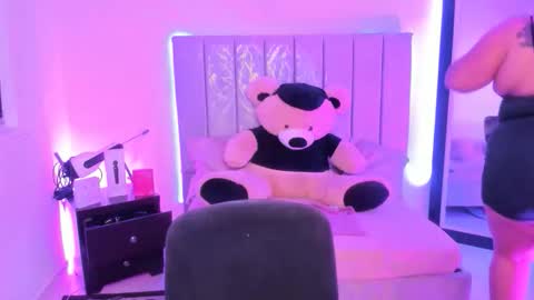 Snapshot of andreaakinky chatting on 10-23-25, 08:24 andreaakinky online show from 10-23-25, 08:24