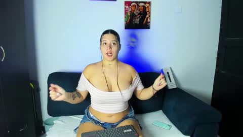 Snapshot of andreaandkarina chatting on 10-05-25, 08:40 Andrea Karina online show from 10-05-25, 08:40