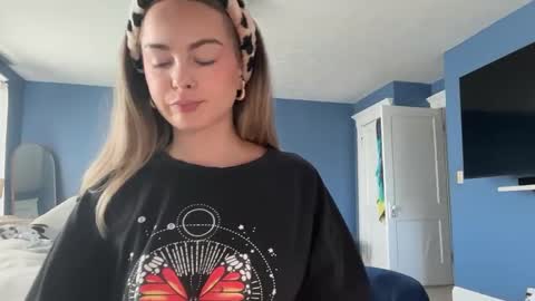 Andrea Elizabeth online show from 09-18-25, 03:25