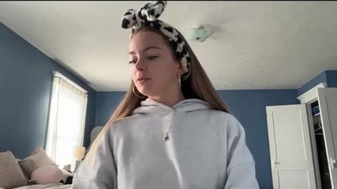 Andrea Elizabeth online show from 10-17-25, 01:25