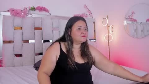 Snapshot of andreamom_ chatting on 06-07-26, 11:41 Andrea online show from 06-07-26, 11:41