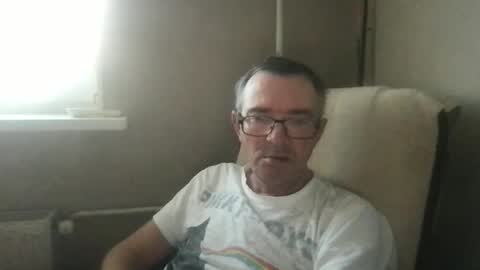 Snapshot of andreass60 chatting on 10-17-25, 05:54 andreass60 online show from 10-17-25, 05:54