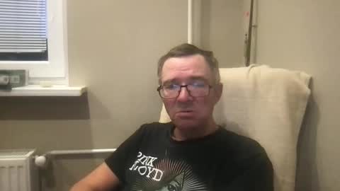 Snapshot of andreass60 chatting on 10-20-25, 04:46 andreass60 online show from 10-20-25, 04:46