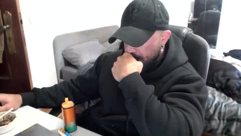  Instagram  online show from 12-16-25, 02:11