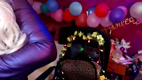 Snapshot of andreeajj chatting on 12-11-24, 11:00 andreeajj online show from 12-11-24, 11:00