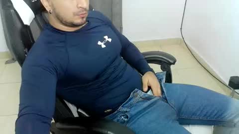 Snapshot of andres180950734 chatting on 03-27-26, 01:33 andres180950734 online show from 03-27-26, 01:33