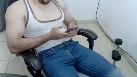 Snapshot of andres180950734 chatting on 04-06-26, 11:27 andres180950734 online show from 04-06-26, 11:27