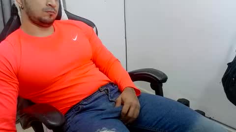 Snapshot of andres180950734 chatting on 04-14-26, 10:05 andres180950734 online show from 04-14-26, 10:05