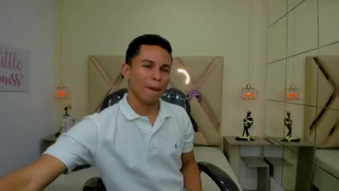 Snapshot of andres1_8 chatting on 04-26-26, 07:22 IM ANDRES online show from 04-26-26, 07:22