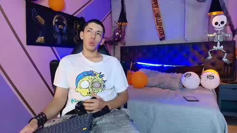 Snapshot of andreuw_wolf chatting on 10-31-25, 03:29 Andreuw Wolf online show from 10-31-25, 03:29