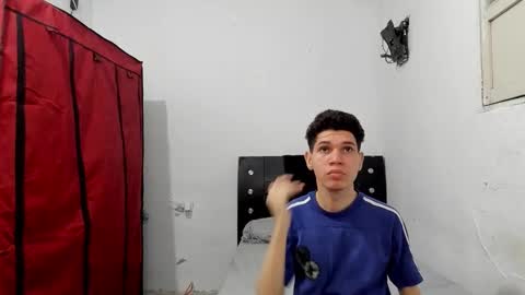 andrew_2811 online show from 02-10-26, 09:57