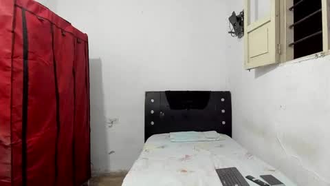andrew_2811 online show from 05-12-26, 01:03