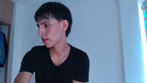 Snapshot of andrew_courtz chatting on 03-09-26, 03:05 Andrew Courtz online show from 03-09-26, 03:05