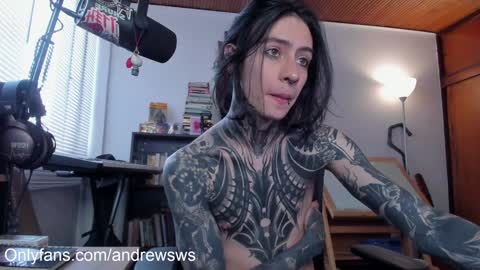 Snapshot of andrew_round chatting on 02-02-25, 10:17 andrew_round online show from 02-02-25, 10:17