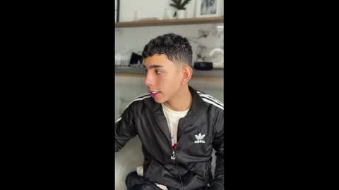 Snapshot of andrew_twink18 chatting on 04-19-26, 03:33 Andrew M. online show from 04-19-26, 03:33
