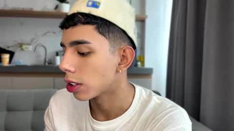Snapshot of andrew_twink18 chatting on 04-19-26, 09:39 Andrew M. online show from 04-19-26, 09:39