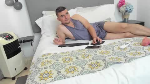 andrhes muller online show from 10-10-25, 05:01