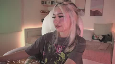 Snapshot of andromeedaa_ chatting on 09-18-25, 09:28 Victoria Senz online show from 09-18-25, 09:28