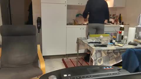 Snapshot of androx77 chatting on 12-13-24, 06:27 androx77 online show from 12-13-24, 06:27