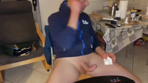 Snapshot of androx77 chatting on 01-31-25, 10:10 androx77 online show from 01-31-25, 10:10