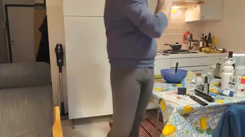 Snapshot of androx77 chatting on 02-26-25, 06:00 androx77 online show from 02-26-25, 06:00