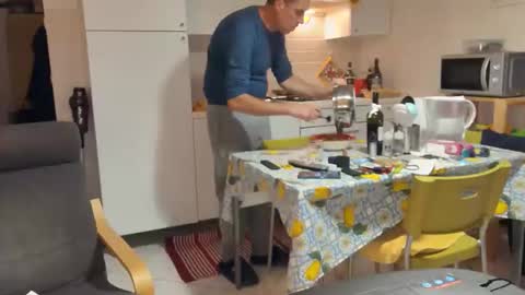 Snapshot of androx77 chatting on 10-04-25, 06:50 androx77 online show from 10-04-25, 06:50