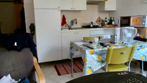 Snapshot of androx77 chatting on 10-15-25, 10:37 androx77 online show from 10-15-25, 10:37