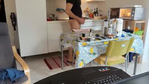 Snapshot of androx77 chatting on 11-01-25, 10:17 androx77 online show from 11-01-25, 10:17