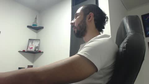 Snapshot of andruwang chatting on 12-19-24, 08:23 Andru online show from 12-19-24, 08:23