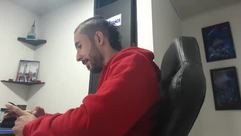 Snapshot of andruwang chatting on 12-23-24, 05:17 Andru online show from 12-23-24, 05:17