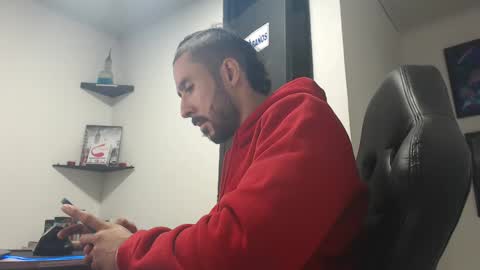 Snapshot of andruwang chatting on 12-25-24, 04:22 Andru online show from 12-25-24, 04:22