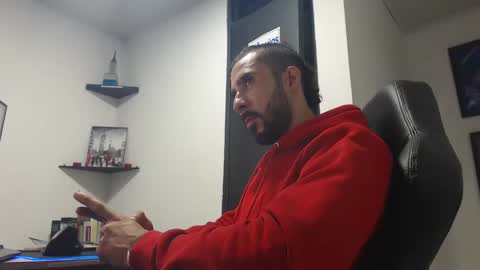 Snapshot of andruwang chatting on 12-27-24, 06:35 Andru online show from 12-27-24, 06:35